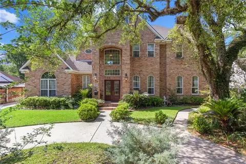 5907 Berkley Dr, New Orleans, LA 70131