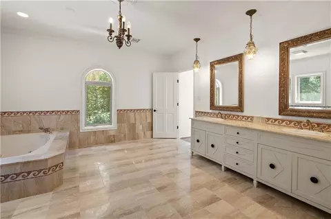 Bath - 8 Mulberry Pt, Covington, LA 70433 photo 1 of 4