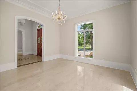 Living - 8 Mulberry Pt, Covington, LA 70433 photo 2 of 6