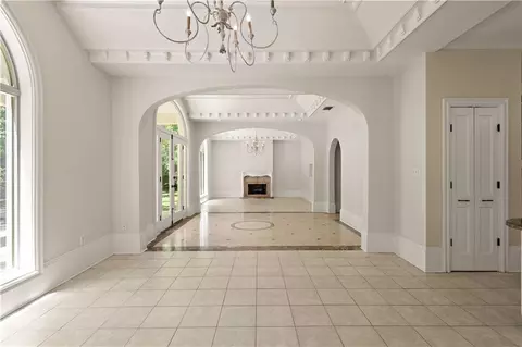 Living - 8 Mulberry Pt, Covington, LA 70433 photo 4 of 6