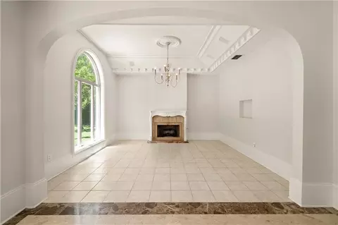 Living - 8 Mulberry Pt, Covington, LA 70433 photo 5 of 6