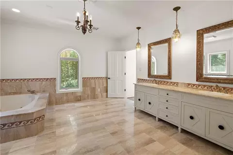 Bath - 8 Mulberry Pt, Covington, LA 70433 photo 1 of 4