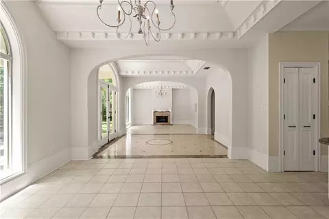 Living - 8 Mulberry Pt, Covington, LA 70433 photo 4 of 6