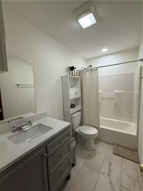 Bath - 4149 Tulane Dr, Kenner, LA 70065 photo 1 of 1