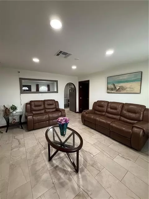 Living - 4149 Tulane Dr, Kenner, LA 70065 photo 2 of 2