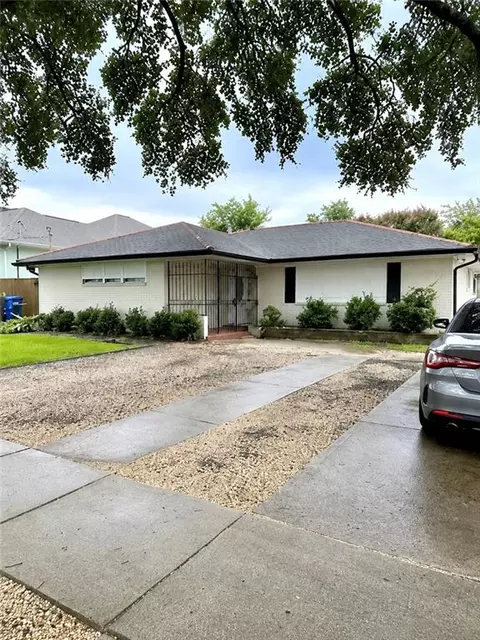 5526 Pratt Dr, New Orleans, LA 70122