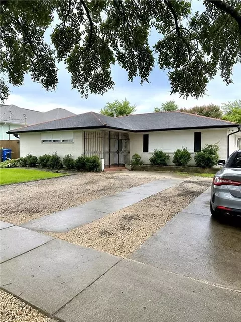 5526 Pratt Dr, New Orleans, LA 70122