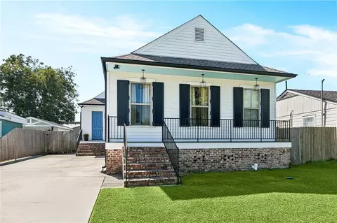 7216 Claiborne Ct, Arabi, LA 70032