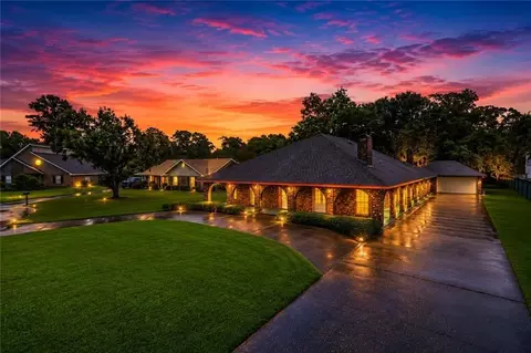 25 Manor Ln, Waggaman, LA 70094