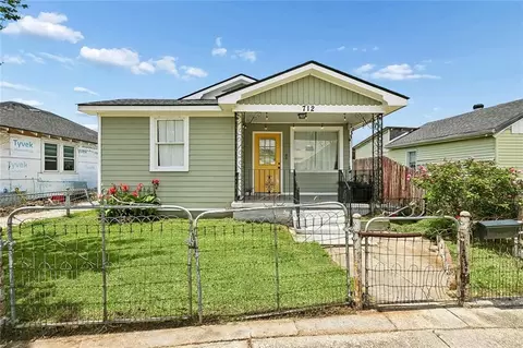 712 Avenue D Ave, Westwego, LA 70094