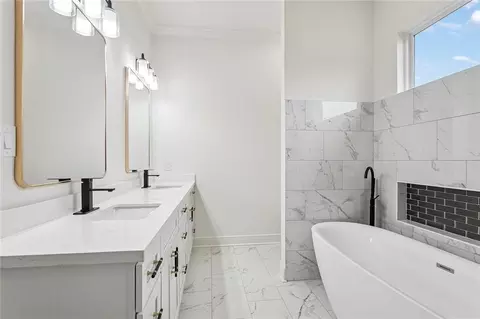 Bath - 1801 37th St, Kenner, LA 70065 photo 1 of 3