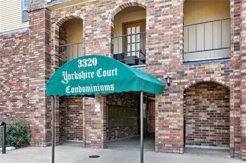 3320 N Arnoult Rd #220, Metairie, LA 70002
