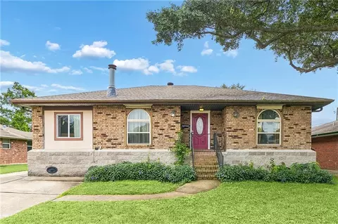 425 Sugarpine Dr, Gretna, LA 70056
