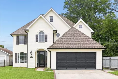 2819 Delille St, Chalmette, LA 70043