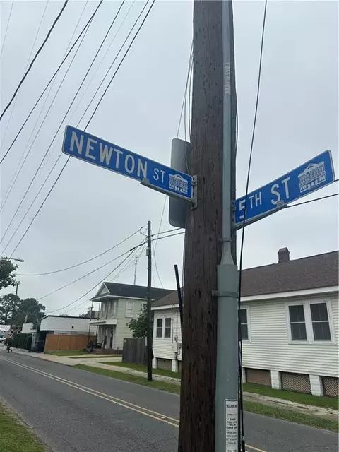 437 Newton St, Gretna, LA 70053
