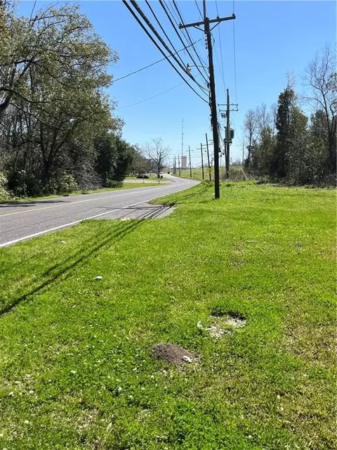 137 Aline Plantation Dr, Laplace, LA 70068