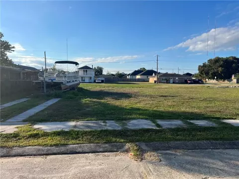 3512 Gallo Dr, Chalmette, LA 70043