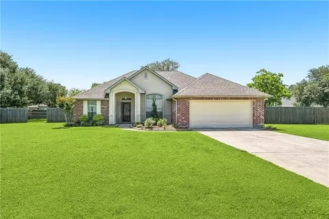 428 Gainesway Dr, Madisonville, LA 70447