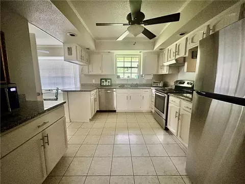 Kitchen - 64 Zinnia Dr, Covington, LA 70433 photo 1 of 3