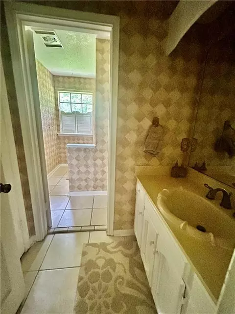 Bath - 64 Zinnia Dr, Covington, LA 70433 photo 2 of 3