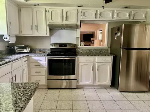 Kitchen - 64 Zinnia Dr, Covington, LA 70433 photo 3 of 3