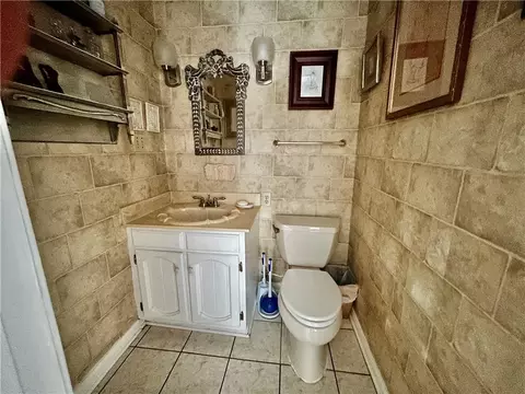 Bath - 64 Zinnia Dr, Covington, LA 70433 photo 1 of 3