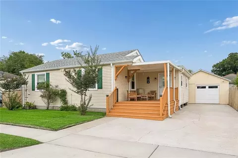 2220 Lloyds Ave, Chalmette, LA 70043