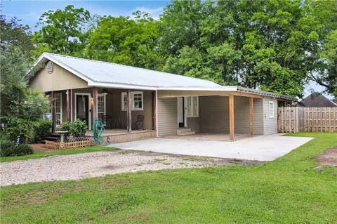 29030 S Range Rd, Livingston, LA 70754