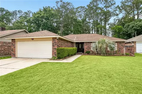 221 W Queens Dr, Slidell, LA 70458
