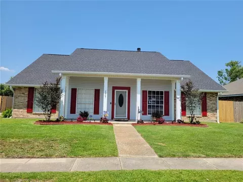 2207 Pine Valley Dr, Laplace, LA 70068
