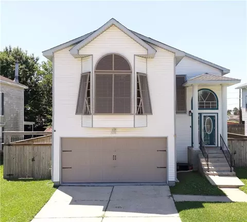 328 Southwood Dr, Gretna, LA 70056