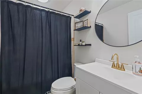Bath - 224 E Queens Dr, Slidell, LA 70458 photo 2 of 2