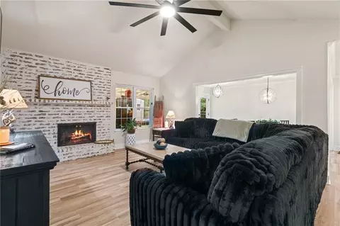 Living - 224 E Queens Dr, Slidell, LA 70458 photo 1 of 1