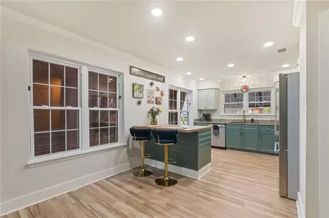 Kitchen - 224 E Queens Dr, Slidell, LA 70458 photo 2 of 3