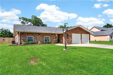 10149 N Kelly Ln, Westwego, LA 70094