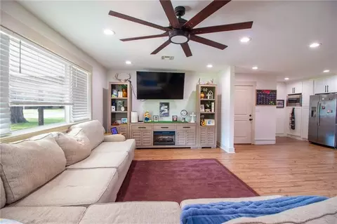 Living - 636 Pine St, Norco, LA 70079 photo 1 of 2