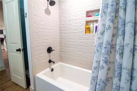 Bath - 636 Pine St, Norco, LA 70079 photo 5 of 5