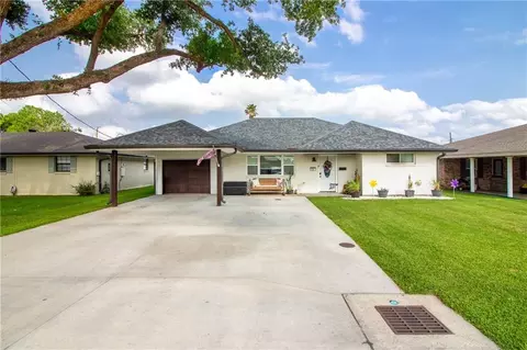 636 Pine St, Norco, LA 70079