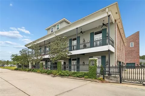 940 Village Walk Ln #3B, Covington, LA 70433