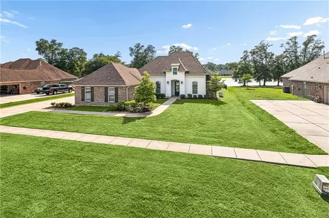 Exterior - 286 Saw Grass Loop, Covington, LA 70435 photo 2 of 12