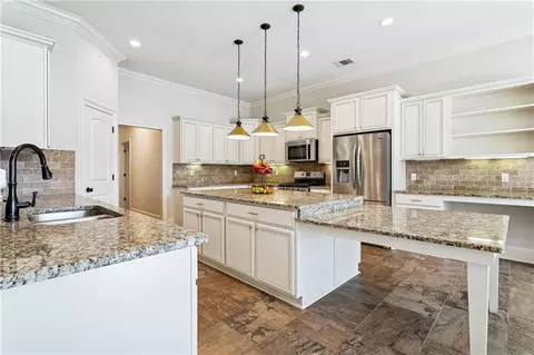 Kitchen - 286 Saw Grass Loop, Covington, LA 70435 photo 2 of 3