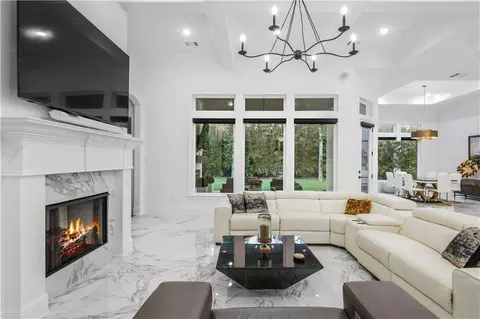 Living - 610 Millikens Bnd, Covington, LA 70433 photo 1 of 2