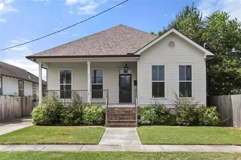 5172 Venus St, New Orleans, LA 70122