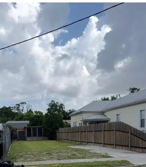 609 Rupp St, Gretna, LA 70053