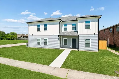 2900 N Monterey Ct, Gretna, LA 70056
