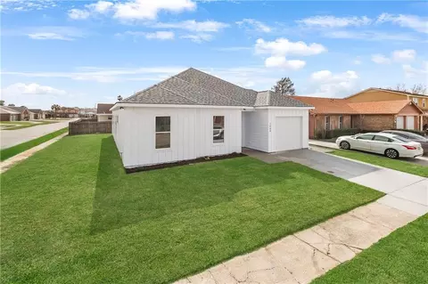 1600 Cottage Ln, Harvey, LA 70058