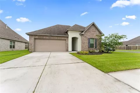 40121 Maddie Dr, Prairieville, LA 70769