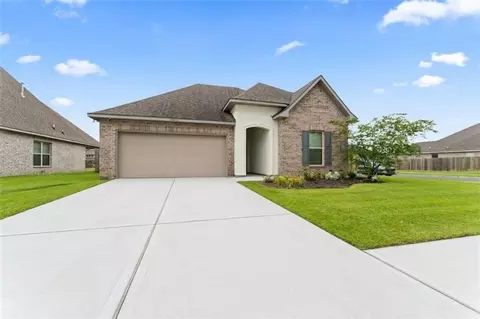 40121 Maddie Dr, Prairieville, LA 70769
