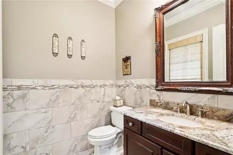 Bath - 408 W Chase Ct, Mandeville, LA 70448 photo 2 of 4