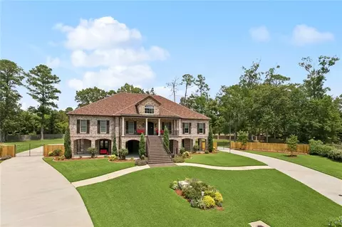 Exterior - 408 W Chase Ct, Mandeville, LA 70448 photo 2 of 13